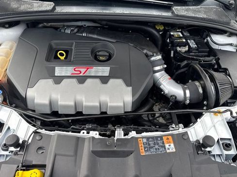 Used 2017 Ford Focus ST FWD image 17