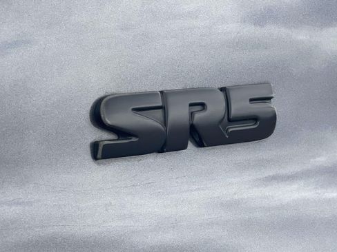 Used 2019 Toyota 4Runner SR5 AWD/4WD image 8