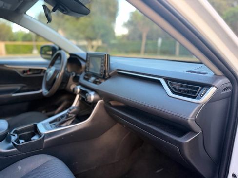 Used 2019 Toyota RAV4 LE w/ Carpet Mat Package FWD image 15