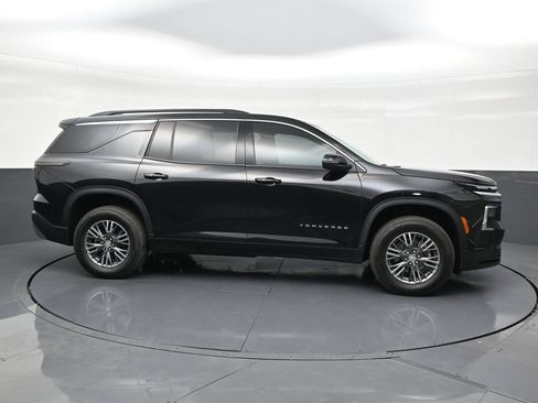 Used 2025 Chevrolet Traverse LT FWD image 6