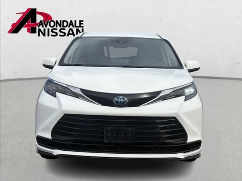 Used 2024 Toyota Sienna LE image 5