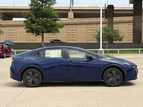 New 2026 Toyota Prius LE FWD image 3