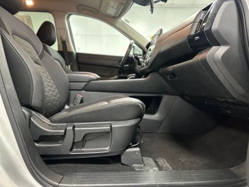 Used 2025 Nissan Pathfinder SV AWD/4WD image 25