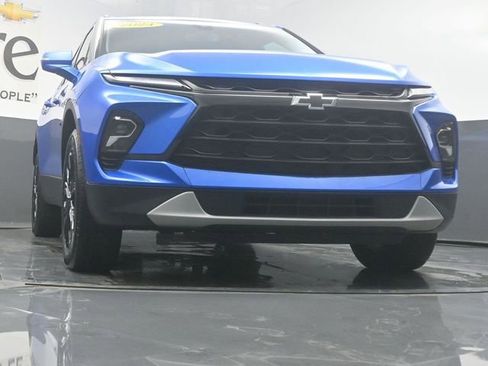Used 2024 Chevrolet Blazer LT FWD image 3