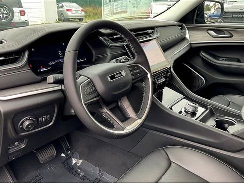 New 2024 Jeep Grand Cherokee Limited w/ Luxury Tech Group II image 6