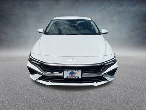 Used 2025 Hyundai Elantra Blue image 36