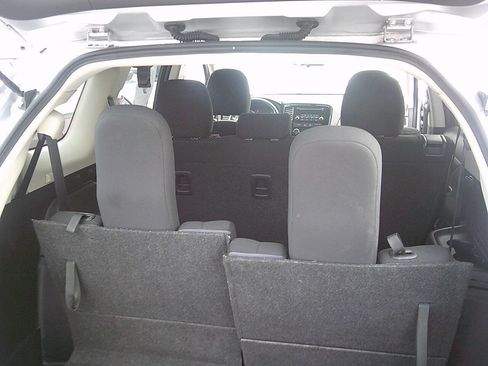 Used 2016 Mitsubishi Outlander ES image 11