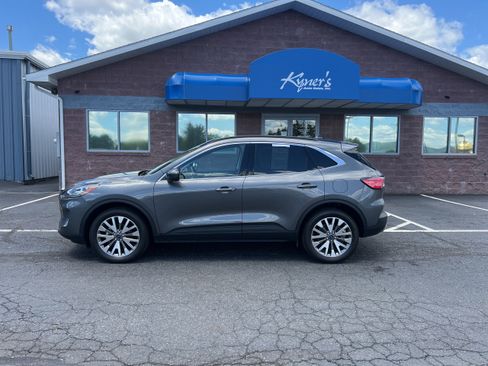 Used 2022 Ford Escape Titanium w/ Class II Trailer Tow Package AWD/4WD image 3