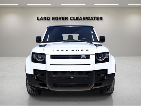 Used 2024 Land Rover Defender 130 X-Dynamic SE image 7