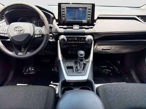 Used 2021 Toyota RAV4 XLE FWD image 17