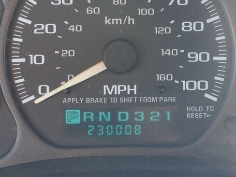 Used 2002 Chevrolet Silverado 1500 LS image 4