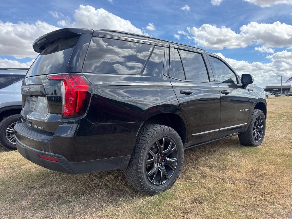 Used 2024 GMC Yukon SLT w/ SLT Premium Package AWD/4WD image 4