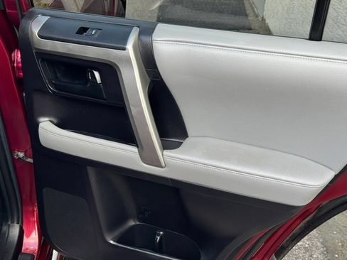 Used 2011 Toyota 4Runner SR5 w/ Convenience Pkg AWD/4WD image 29