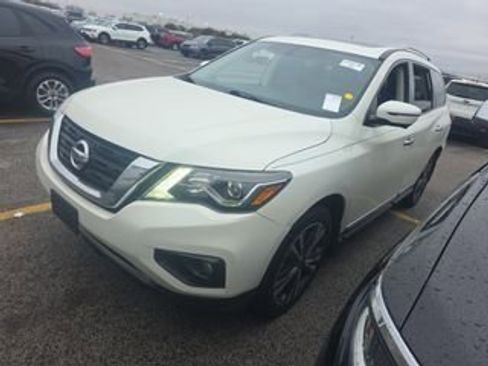 Used 2019 Nissan Pathfinder Platinum w/ Cargo Package image 3