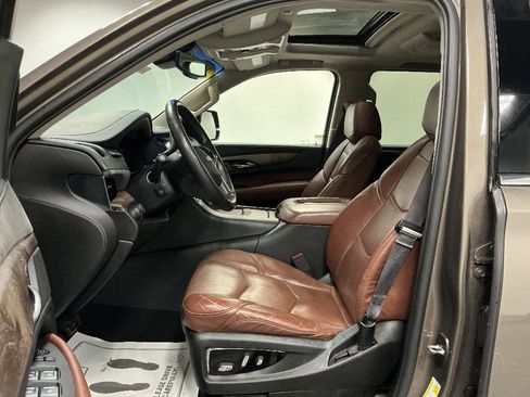 Used 2016 Cadillac Escalade ESV Luxury image 8