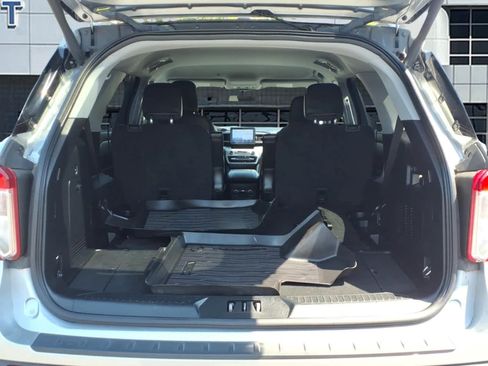 Used 2023 Ford Explorer XLT w/ Equipment Group 202A AWD/4WD image 6