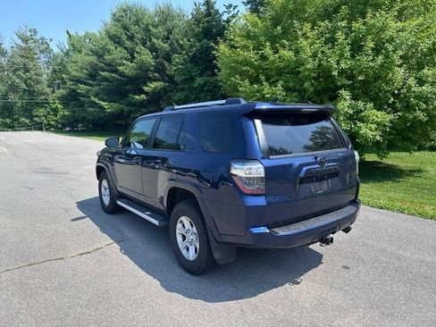 Used 2022 Toyota 4Runner SR5 Premium w/ Moonroof Package AWD/4WD image 5