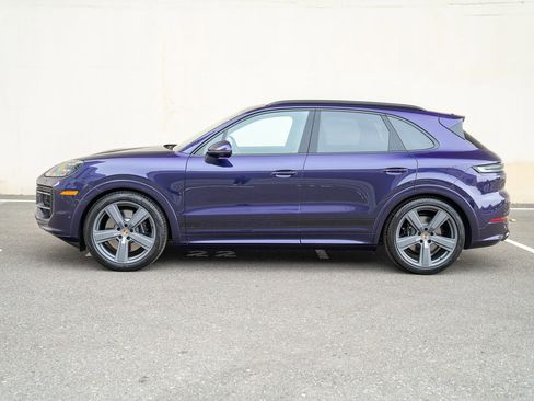 New 2025 Porsche Cayenne GTS image 2
