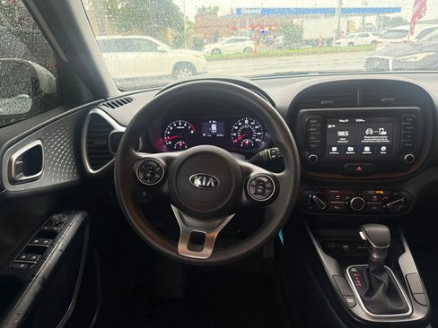 Used 2021 Kia Soul LX FWD image 14