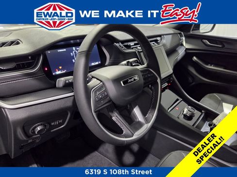 New 2025 Jeep Grand Cherokee L Altitude AWD/4WD image 2