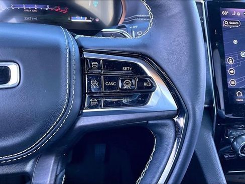 Used 2023 Jeep Grand Cherokee Overland w/ Advanced Protech Group III image 19