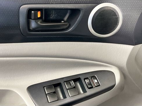 Used 2012 Toyota Tacoma Base image 16