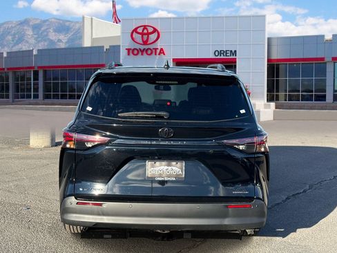 New 2026 Toyota Sienna XLE Woodland Edition AWD/4WD image 4