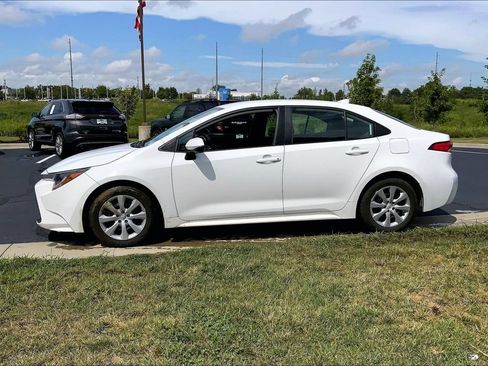 Used 2024 Toyota Corolla LE FWD image 12
