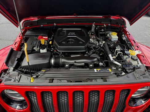 Used 2022 Jeep Wrangler Unlimited Sahara AWD/4WD image 8