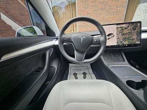 Used 2023 Tesla Model 3 Standard Range RWD image 4