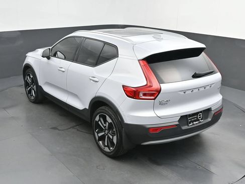 Certified 2022 Volvo XC40 T5 Momentum w/ Premium Package AWD/4WD image 24