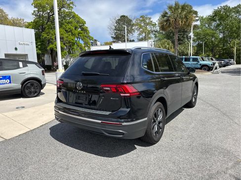Used 2024 Volkswagen Tiguan SE w/ Panoramic Sunroof Package image 49