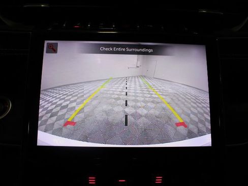 Used 2023 Jeep Grand Cherokee Limited w/ Black Appearance Package image 4