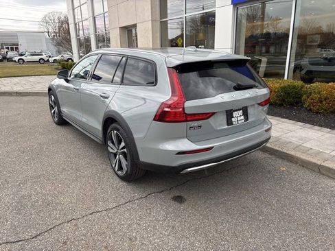 Used 2025 Volvo V60 B5 Cross Country Plus image 3
