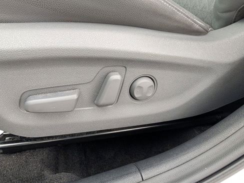 Used 2019 Kia Niro EX image 18