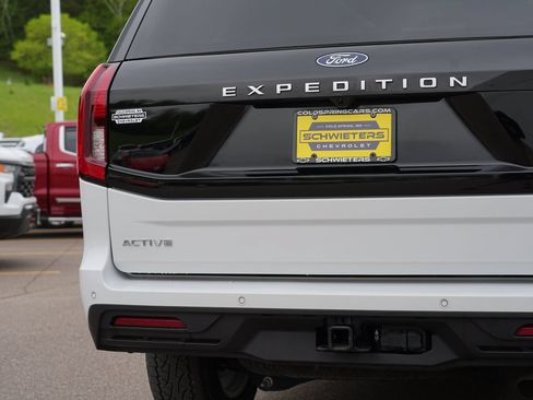 Used 2025 Ford Expedition Active AWD/4WD image 10
