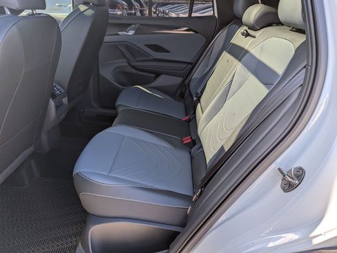 Used 2025 Volkswagen Tiguan SE R-Line image 29