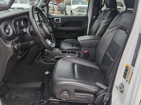 Used 2022 Jeep Wrangler Unlimited Sahara w/ Cold Weather Group AWD/4WD image 15