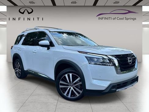 Used 2025 Nissan Pathfinder Platinum w/ Cargo Package FWD image 1