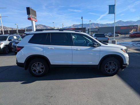 Used 2025 Honda Passport TrailSport image 2