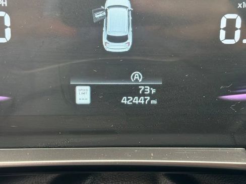 Used 2024 Kia Telluride S w/ S Sunroof Package FWD image 4