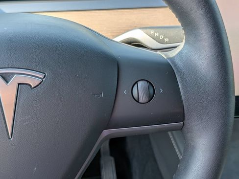 Used 2023 Tesla Model Y Long Range AWD/4WD image 18