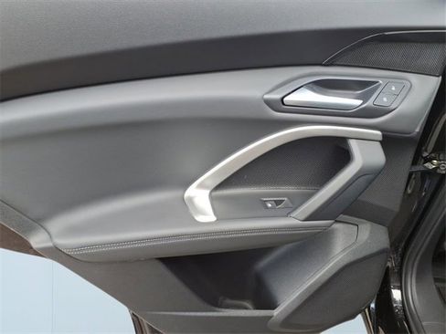 Used 2025 Audi Q5 Premium w/ Convenience Package image 15