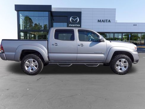 Used 2015 Toyota Tacoma PreRunner w/ TRD Sport Package RWD image 2
