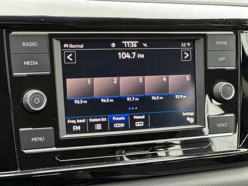 Used 2022 Volkswagen Taos S image 18