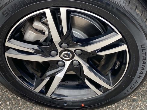 Used 2024 Volvo XC40 B5 Core image 27