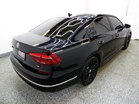 Used 2018 Volkswagen Passat 2.0T R-Line w/ R-Line Lighting Package image 6