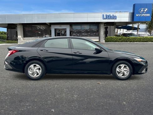 New 2026 Hyundai Elantra SE image 9