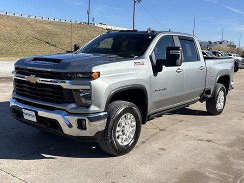 Used 2024 Chevrolet Silverado 2500 LT image 9