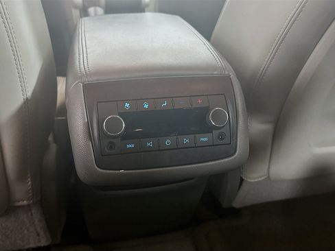 Used 2012 Chevrolet Traverse LT FWD image 27